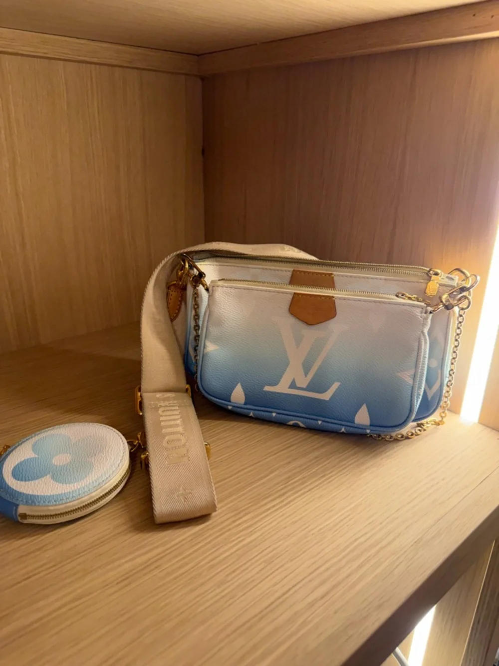 Louis Vuitton Gradient Blue & White Multi Pochette Bag with Beige Strap - Picture 4 of 9